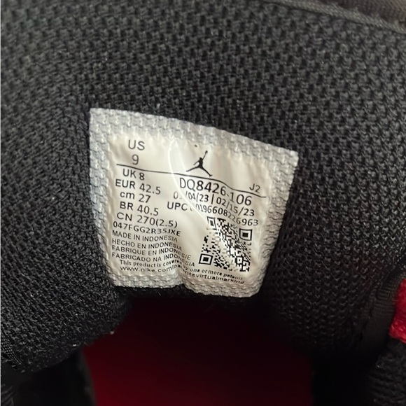 Jordan Nike Sneakers (Men's Size: 9) - Picture 8 of 8